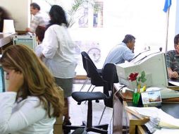 Recortes 'meten tijera' a 184 mil 400 plazas en el sexenio (y vienen más)