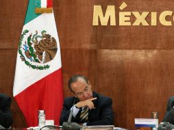 El Presidente Felipe Calderón, durante la reunión con gobernadores para llegar a un acuerdo en el tema de seguridad. EL UNIVERSAL  /