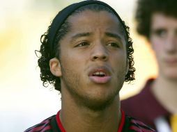 Giovani dio el pase de gol a Carlos Vela, ayer ante Italia. MEXSPORT  /