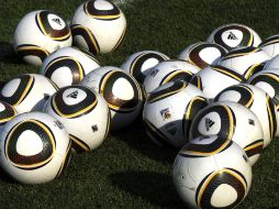 El balón oficial del Mundial de Sudáfrica, 'Jabulani' ha sido duramente criticado. AFP  /