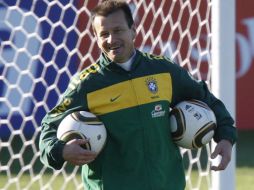 Dunga tiene confianza en la preparación que lleva Brasil a la Copa del Mundo. EFE  /