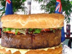 La hamburguesa supera la anterior marca mundial. ESPECIAL  /