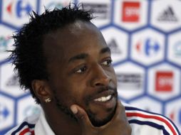 El delantero Sidney Govou dice que, para salir adelante, todos los jugadores deben unirse. AP  /