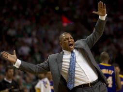 Rivers, técnico de los Celtics reacciona después de una desición de los árbitros. AFP  /