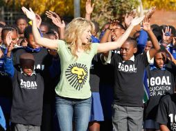 Shakira aprendió gracias a un grupo de niñas, algunos pasos del baile Indlamu, tradicional de Sudáfrica. AP  /