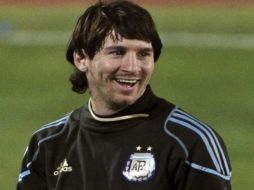 Lionel Messi se encuentra un poco delicado de salud, aunque lo describan como superdotado. EFE  /