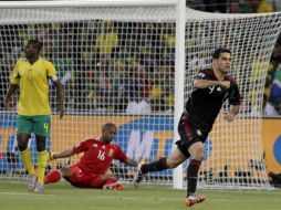 Rafael Márquez al momento de celebrar su anotación ante Sudáfrica. AP  /