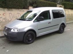 Chrysler el lunes llamó a retirar 300 mil monoespacios en Estados Unidos. ESPECIAL  /