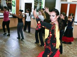 La coreógrafa Hilda Monteros preparó para esta noche la ''Feria de abril en Sevilla''. E.PACHECO  /