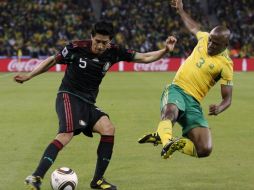 Ricardo Osorio quiere que el Tri marque en las oportunidades de gol que tenga. AP  /