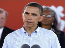 Presidente estadounidense, Barack Obama, en su visita a una zona afectada por el derrame de crudo. EFE  /