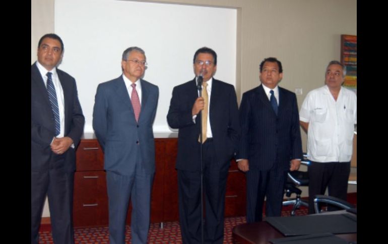 Representantes de los partidos que forman 'Todos por Quintana Roo' dijeron que Mora sería quien sustituya a 'Greg' como candidato. NTX  /