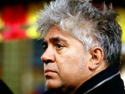 El cineasta Pedro Almodóvar participa en la campaña al interpretar en el video al primer militar sublevado. ESPECIAL  /