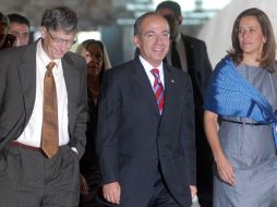 Bill Gates acompaña a Felipe Calderón y su esposa Margarita Zavala, al lanzamiento de la Iniciativa Salud Mesoamericana 2015. NTX  /