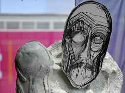 La obra 'Giant, Giant'  del artista británico Thomas Houseago es exhibida en Art Basel. EFE  /