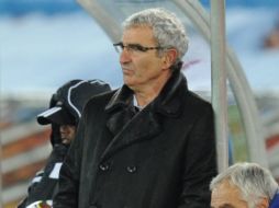 El seleccionador francés, Raymond Domenech, durante el encuentro ante México. AFP  /