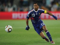 El defensa y capitán de la  Selección francesa, Patrice Evra, durante el encuentro ante el Tri. AFP  /