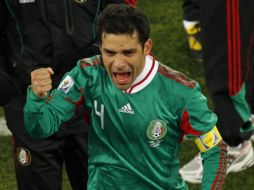 Capitán del Tri, Rafael Márquez, festeja tras la victoria ante Francia. AP  /