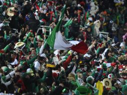 La afición mexicana colmó las gradas del Peter Mokaba Stadium. AFP  /