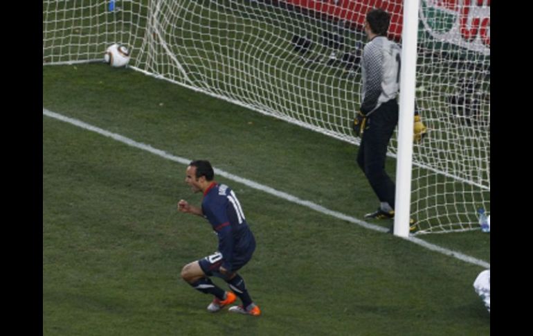 London Donovan festejando el gol del empate ante Eslovenia. REUTERS  /