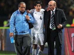 Jorge Fucile salió lastimado del juego contra Sudáfrica. GETTY IMAGES SPORTS  /