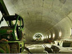 Dos vías de 57 kilómetros de largo cada una pasarán por debajo de los Alpes, conectando Zurich con Milán. EL UNIVERSAL  /