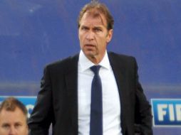 El holandés Pim Verbeek, seleccionador australiano durante el partido ante Ghana. EFE  /