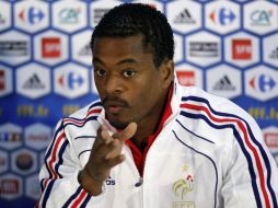 El capitán francés Patrice Evra, durante una conferencia de prensa. AP  /
