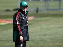 Javier Aguirre agradeció todas las muestras de cariño de los aficionados que asistieron al entrenamiento. GETTY IMAGES SPORTS  /