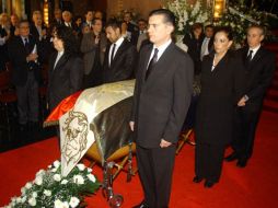 Consuelo Sáizar de Conaculta y el secretario de Educación, Alonso Lujambio  realizaron una guardia de honor. NTX  /