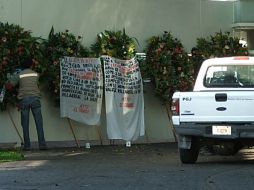 En los textos se lee: “Para un gran amigo al que nunca olvidaré, de su amigo ‘El Grande’, que lo quiso como a un padre. EL UNIVERSAL  /