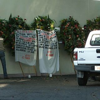 Dejan flores a Beltrán Leyva por el Día del Padre