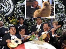Mariachis cantaron durante la ceremonia de cuerpo presente en el Palacio Nacional de Bellas Artes. EFE  /