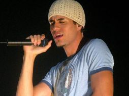 Enrique Iglesias le abre la puerta a su primer disco bilingue. AP  /