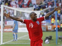 Jermain Defoe festeja luego de haber anotado el único gol del partido. REUTERS  /