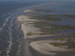 Aspecto de un banco de arena construido en Chandeleur Islands, para ayudar a proteger la costa de Louisiana del derrame de petróleo.EFE  /