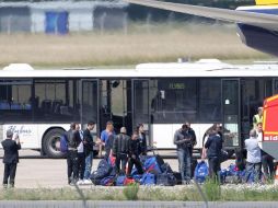 La Selección de Francia arribó a casa luego de su fracaso en la Copa del Mundo. EFE  /