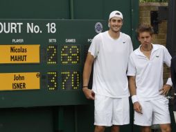 John Isner (izq.) y Nicolas Mahut, protagonizaron el partido más largo de la historia del tenis. REUTERS  /