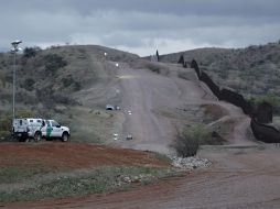 Agentes de las aduanas y la patrulla fronteriza, en Nogales, Arizona. AP  /