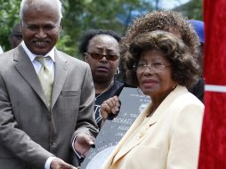 La familia de Michael fue al cementerio a visitar sus restos. EFE  /