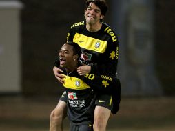 Kaká y Robinho listos para los cotavos contra Chile. EFE  /