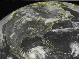 “Alex” amenaza también con fuertes lluvias al estado de Yucatán . AP  /