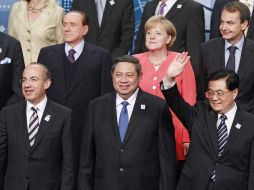 Felipe Calderón con distintos líderes del mundo, como José Luis Rodríguez Zapatero, de España. AP  /