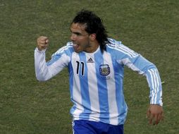El delantero Carlos Tévez, celebra tras anotar contra México. REUTERS  /