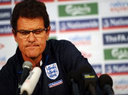 El técnico de la Selección de Inglaterra, Fabio Capello en la rueda de prensa de hoy. AFP  /