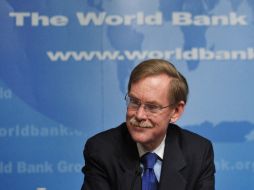 El presidente del BM, Robert Zoellick, dijo que las medidas de la institución ayudarán a aliviar los impactos de la crisis. AFP  /