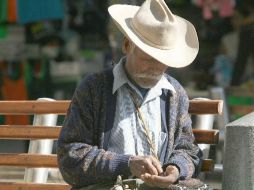 Especialistas lamentaron que muchas personas, sobre todo de la tercera edad, se atienden cuando su problema ya es grave. ARCHIVO  /
