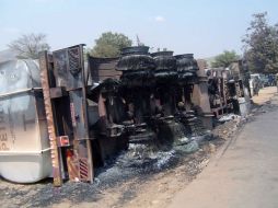 Imagen de la cisterna que se volcó en Congo. Las autoridades aseguran que seguirán buscando víctimas. AFP  /