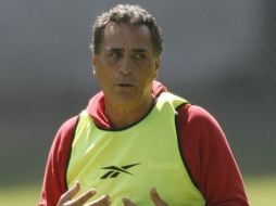 El director técnico de las Chivas, José Luis Real. JAMMEDIA  /