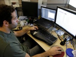 Confían en las redes sociales para utilizarlas como herramienta útil para sus propósitos de seguridad. AP  /